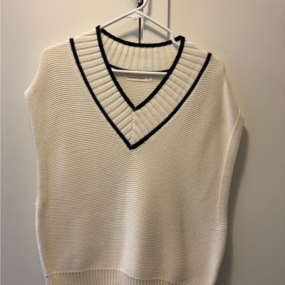 moon & madison Cream V-Neck Sleeveless Sweater with Black Trim